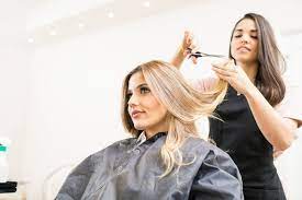 فوائد العلاج الليزري في علاج تساقط الشعر