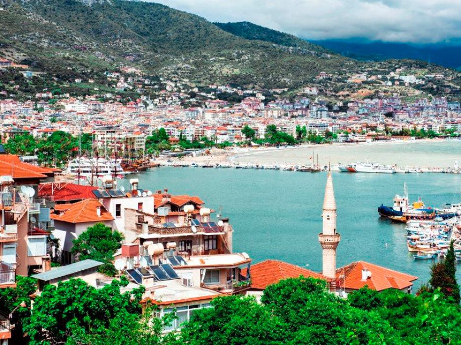 قلعة بودروم: جوهرة السياحة البحرية في تركيا