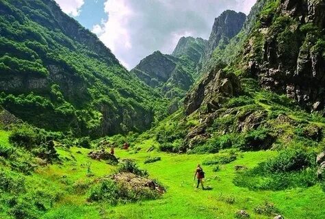 استمتع بجمال طبيعة جورجيا الخلابة والمناظر الطبيعية الساحرة