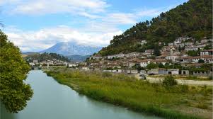 استكشف جمال إندونيسيا مع عروض مكتب سياحة متنوعة