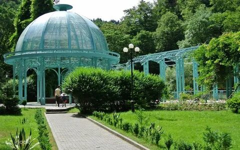 جمال الطبيعة في بورجومي: استمتع بإقامة في أكواخ فاخرة