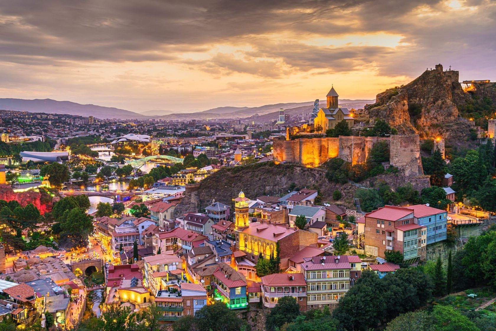 اكتشف تاريخ وثقافة جورجيا من خلال برامج سياحية ممتعة ومثيرة