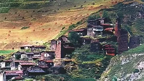 تذوق الطعام الشهي والمشروبات التقليدية مع شركة السياحة الاستثنائية في جورجيا