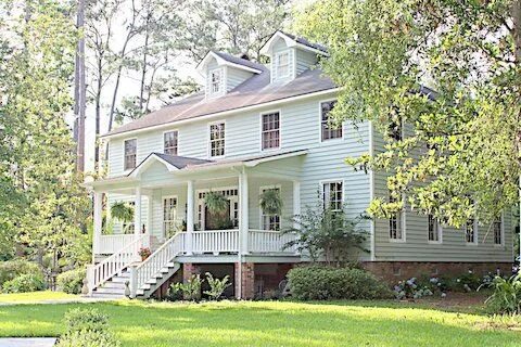 Unwind in Luxury: Glass Cottage Retreat in Georgia