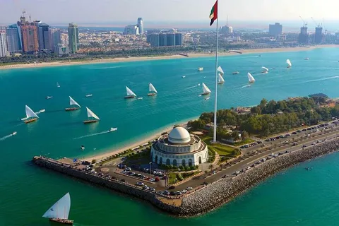 امضِ وقتًا ممتعًا على شواطئ أنطاليا واستمتع بالشمس والبحر الزرقاء