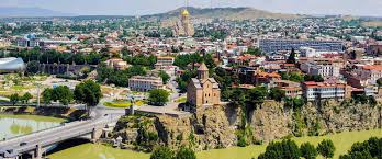 اختبر الثقافة والتاريخ الغني في جولتك السياحية في ألبانيا