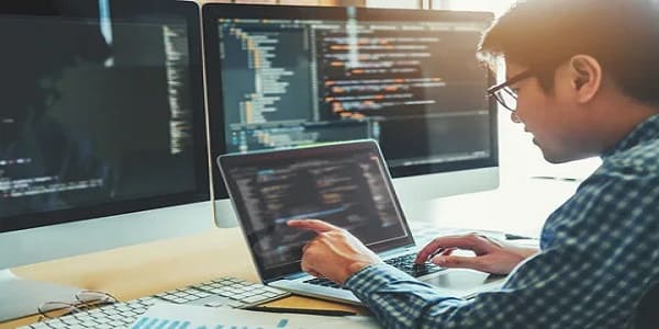 تصميم مواقع الانترنت: أهمية تجربة المستخدم في تحقيق النجاح الرقمي