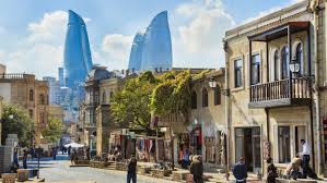 استمتع بالأجواء الحضرية والتسوق في باكو، عاصمة أذربيجان الحديثة