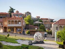 استمتع بإقامة فاخرة في تبليسي: تعرف على أفضل الفنادق في المدينة