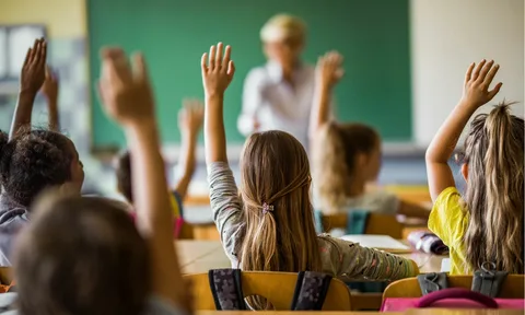 توفر الشروحات الصوتية والمرئية باللغة العربية لتبسيط المناهج العلمية