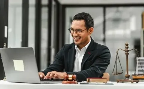 خطوات اتخاذ القرارات الصحيحة في العقارات بمساعدة الاستشارات القانونية