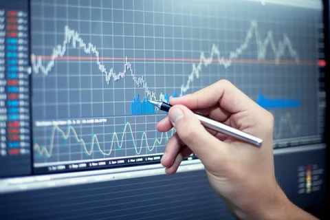 التحليل الفني والتداول على الهامش: كيف يتفاعلان معًا في سوق الفوركس؟