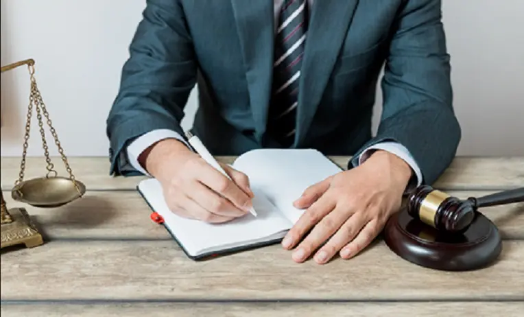 أفضل شركات المحاماة في الرياض: تقديم الخدمات القانونية الممتازة
