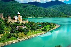 استكشف جمال إندونيسيا مع أفضل العروض السياحية