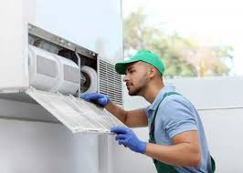 أهمية الاستعانة بفني صيانة مكيفات محترف في الصيانة الدورية