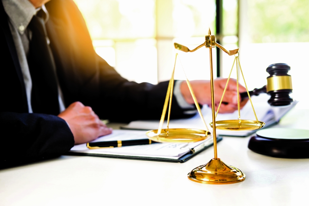 أهمية الاستعانة بمكتب محاماة في حل النزاعات القانونية