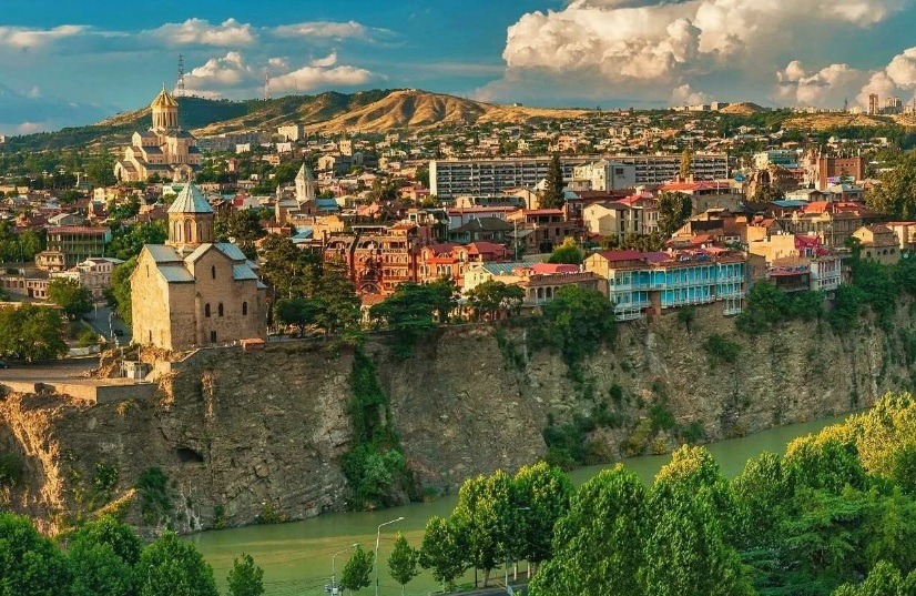 تعرف على جمال تبليسي، أكبر وأجمل مدينة في جورجيا