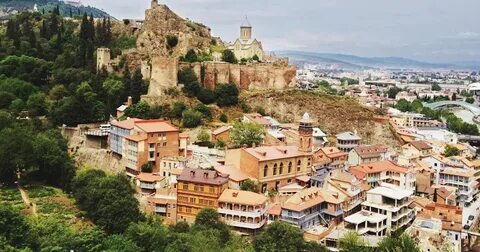 استمتع بالتسوق والترفيه في شارع رستافيلي في تبليسي