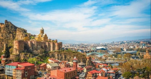 تاريخ وثقافة في قلب جورجيا تبليسي: أماكن تستحق الزيارة