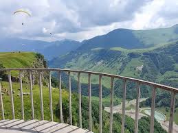 استمتع بجولة سياحية مميزة في ألبانيا: أفضل الوجهات السياحية