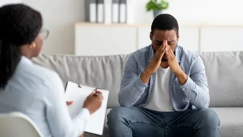 علاقة العواطف بتفاعلات الإنسان في المواقف الصعبة