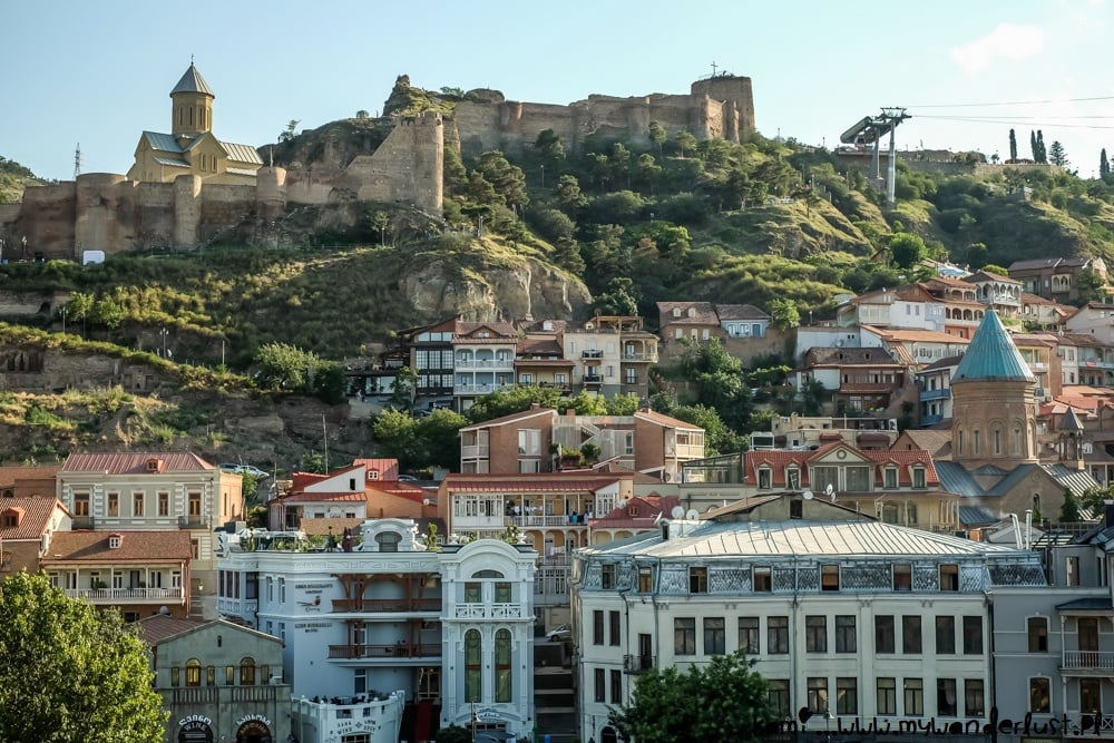 استكشف جمال تبليسي، عاصمة جورجيا، واستمتع بروعة الساحات والحدائق الخلابة