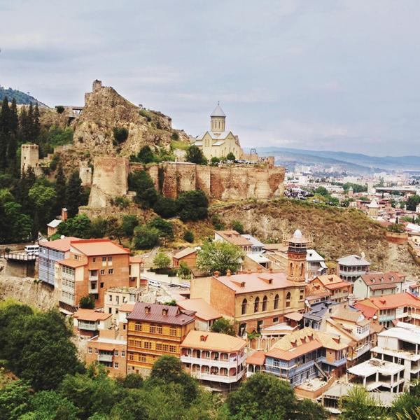 استمتع بجولة مثيرة في البلدة القديمة في تبليسي