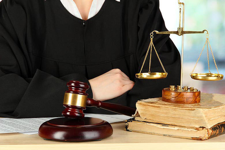 اختيار المحامي المناسب: الخطوة الأساسية لنجاح الشركة