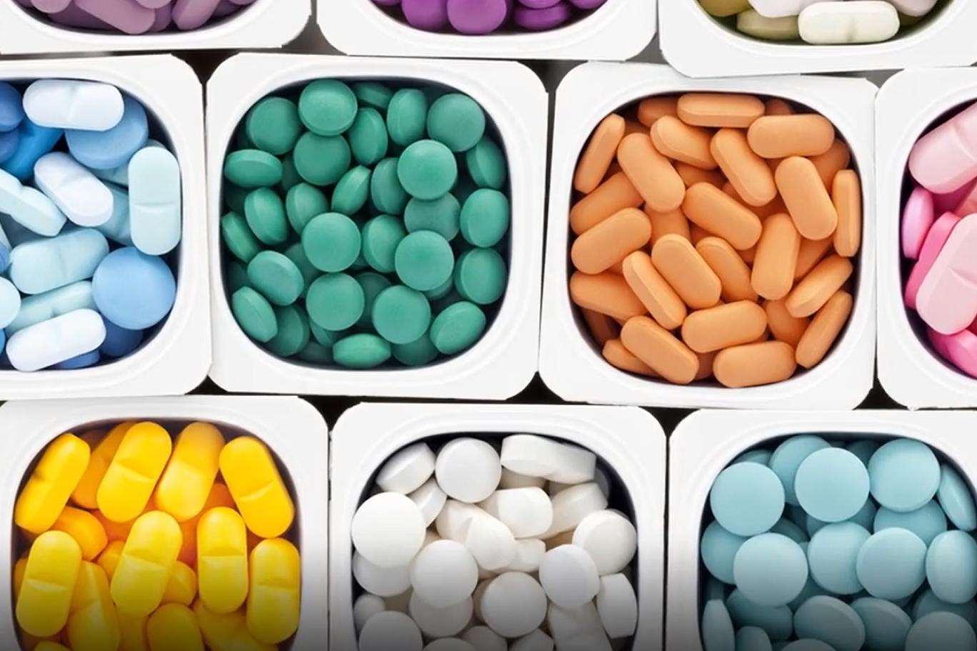 كيف يمكن استخدام مكمل الفيتامينات الشامل لتعزيز الصحة الجسدية والعقلية؟