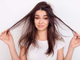 التغيرات الهرمونية: السبب الرئيسي لسقوط شعر الجسم لدى النساء