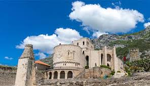 فنادق البانيا: تجربة فريدة مع أسعار تناسب الجميع