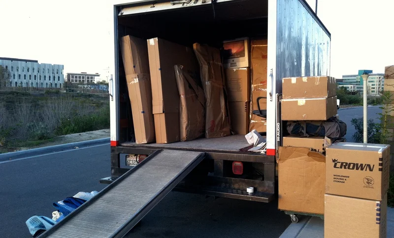 أهم الخطوات لتفادي المشاكل مع شركات شحن العفش