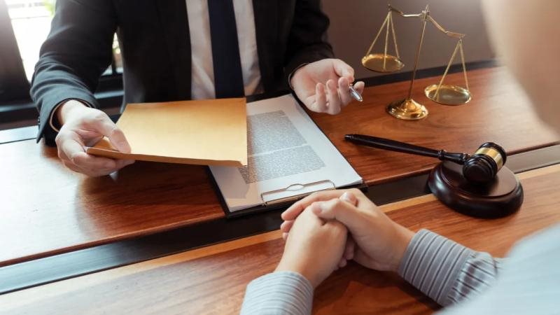 دور مكتب استشارات قانونية في حماية حقوق الأفراد والشركات