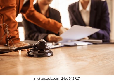 كيفية استخدام العروض والخصومات لجذب الزبائن لمكتب المحاماة