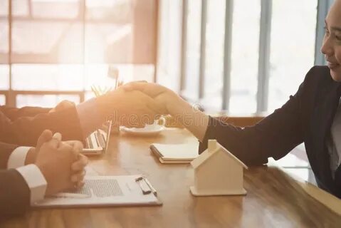نقص الخدمات الصحية والتعليمية في كمبوند البستان: تحدات تواجه سكان الكمبوند في الحصول على الرعاية الصحية والتعليم الجيد.