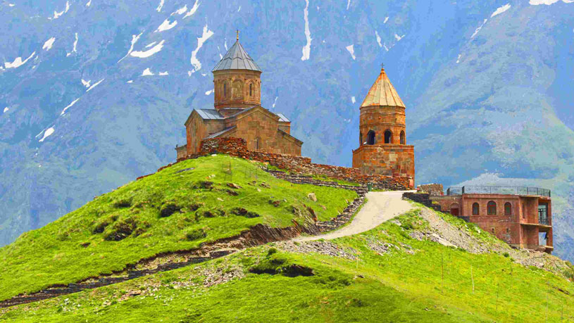 استمتع بجمال البحيرات والأنهار في جورجيا: تجربة ساحرة ومريحة