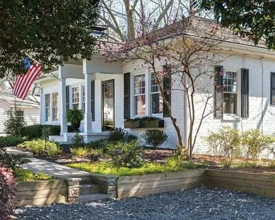 Experience Southern Hospitality at These Savannah Georgia Cottages