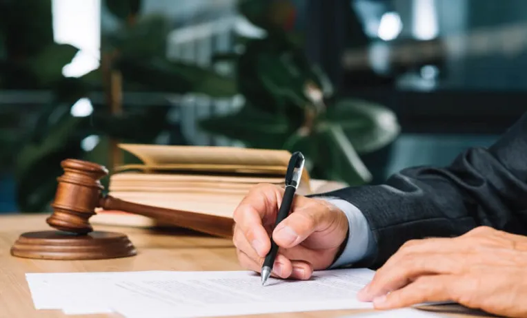 أهمية اختيار مستشار قانوني متخصص في الشؤون القانونية