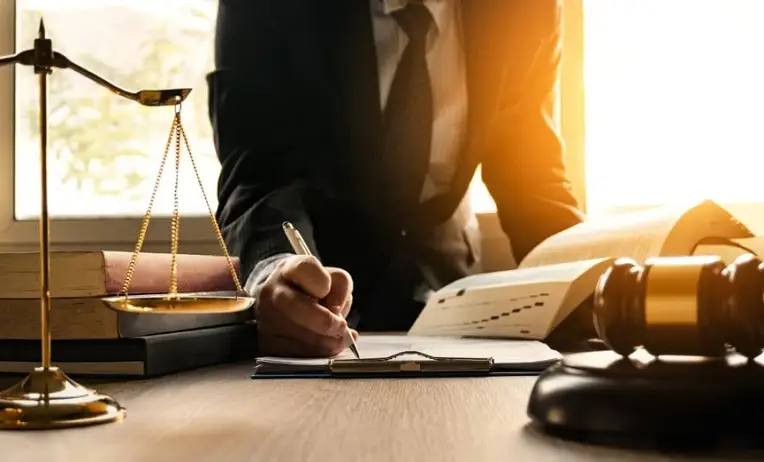 أهمية اختيار محامي محلي في المدينة للدفاع عن حقوقك