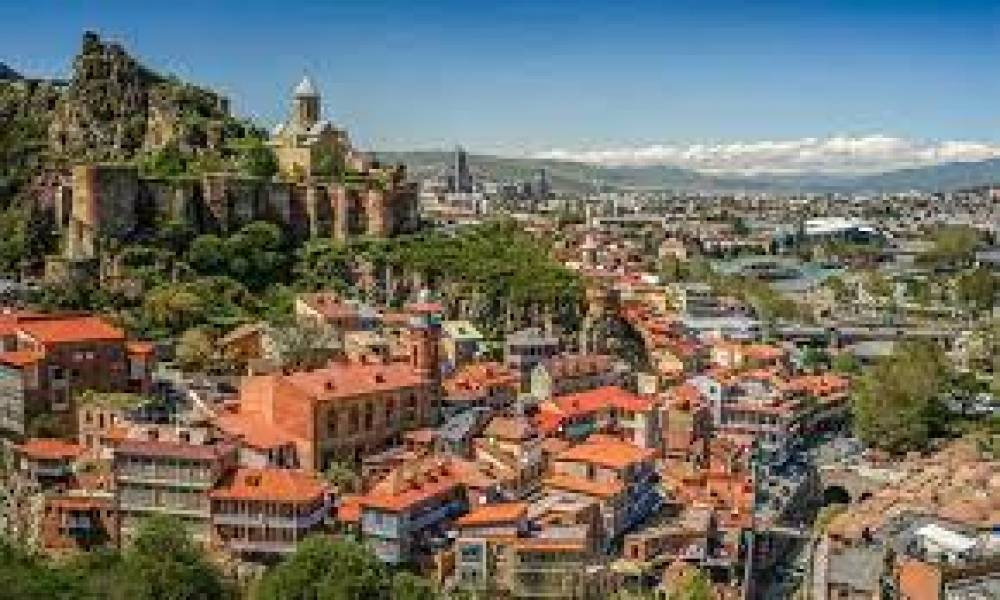 قلعة ناريكالا: تحفة تاريخية تطل على مدينة تبليسي