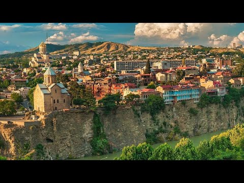 تجربة لا تُنسى: استمتع برحلة نهرية على نهر كورا