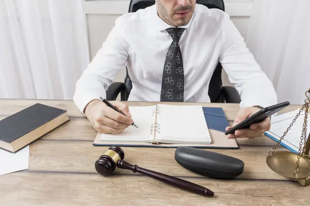 أهمية الحصول على محامي قانوني متخصص في الرياض للدفاع عن حقوقك