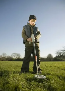 How to Use Metal Detectors to Find Buried Treasure