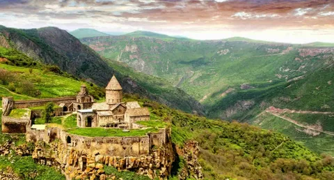 استكشف الجمال الطبيعي مع أفضل مكتب سياحة في اندونيسيا