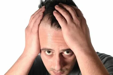 تساقط الشعر عند المرأة: أسبابه وطرق علاجه